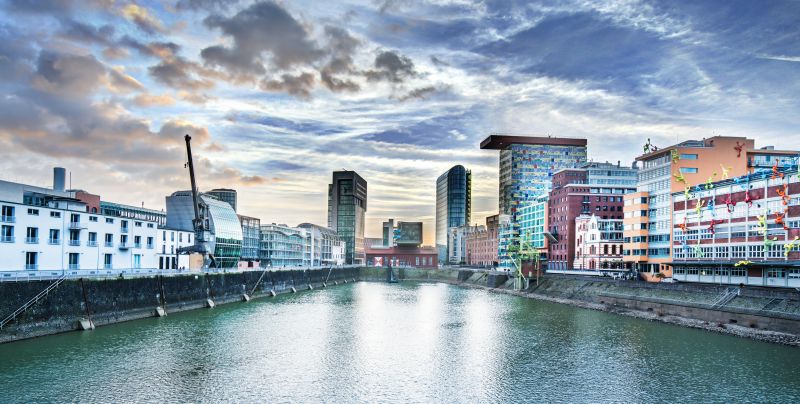 Soubor:Beautiful Clouds In Dusseldorf Flickr.jpg