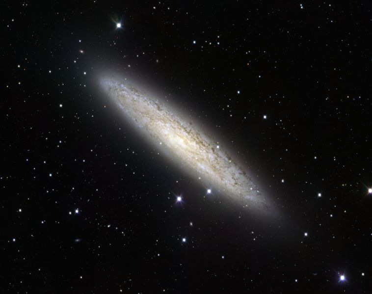 Soubor:Wide-field view of NGC 253 from the VLT Survey Telescope.jpg
