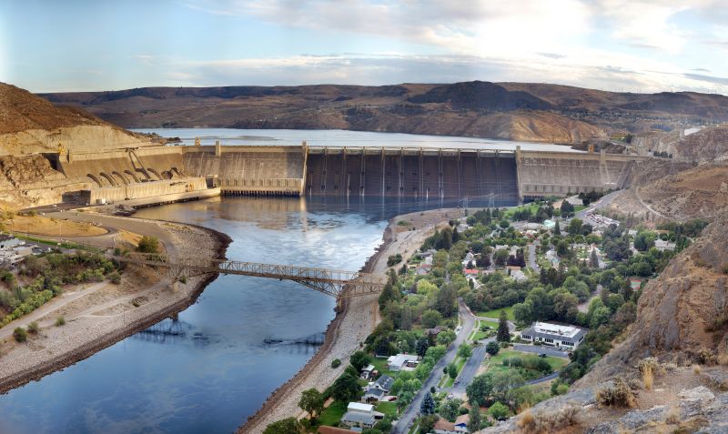 Soubor:Grand Coulee Dam Panorama Smaller.jpg