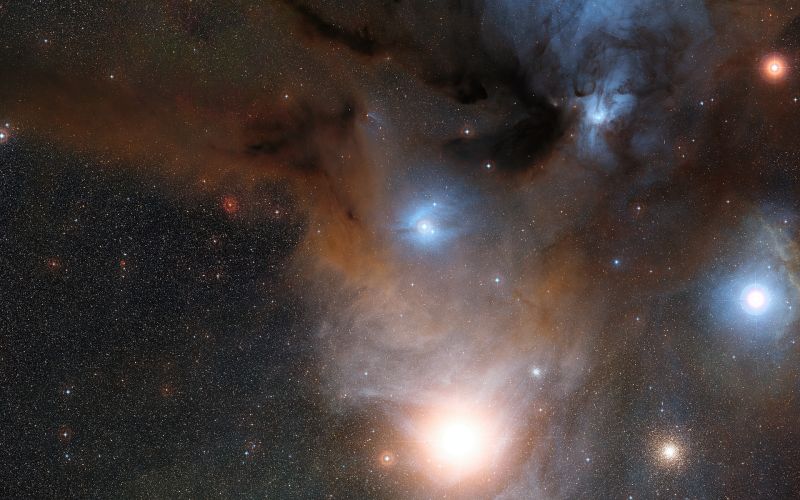 Soubor:Rho Ophiuchi star-forming region in visible light.jpg