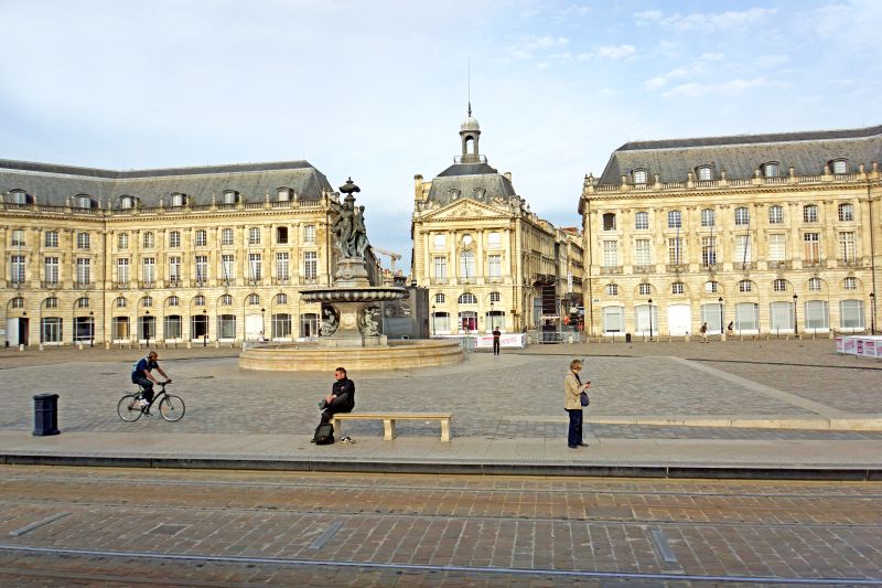 Soubor:France-001780 - Place de la Bourse (15031188884).jpg