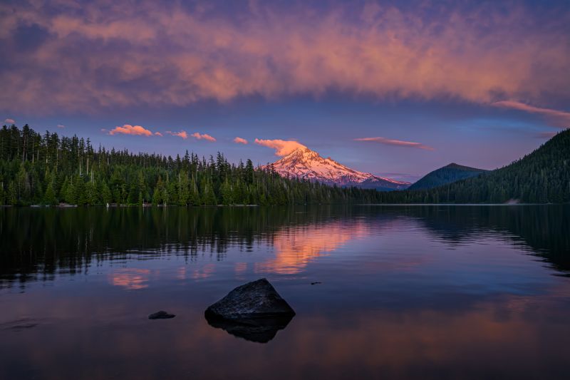 Soubor:Pink Sunset over Mt. Hood at Lost Lake, Mt. Hood National Forest, Cascade Mountains, Oregon.jpg