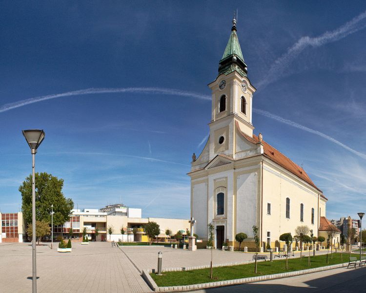 Soubor:Banovce kostol-2007.jpg