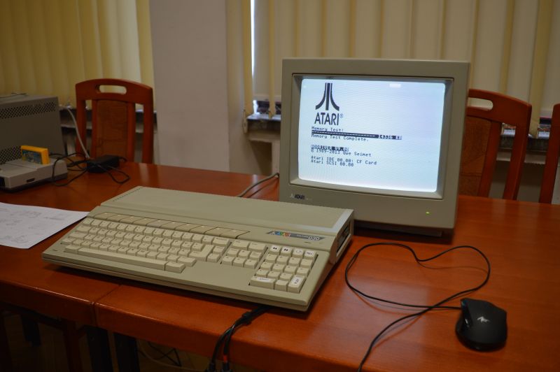 Soubor:Atari Falcon 030 displayed during an enthusiast meeting in Gdansk.jpg