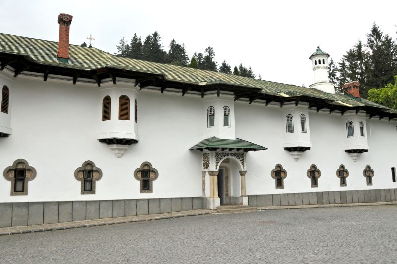 Soubor:Romania-1473 - Entrance to Second Courtyard-DJFlickr.jpg