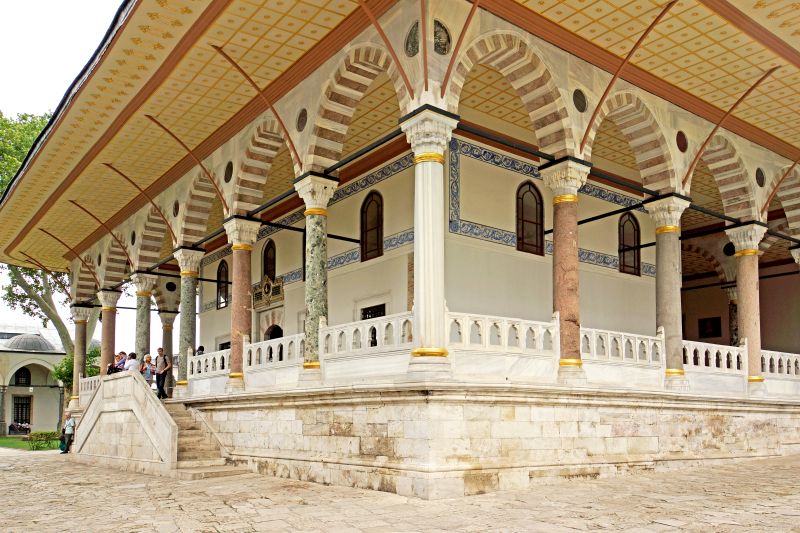 Soubor:Turkey-03495-Enderun Library (Last of the Palace)-DJFlickr.jpg