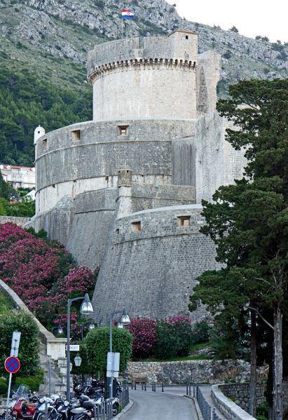 Soubor:Croatia-01550-Minčeta Tower in the Morning-DJFlickr.jpg