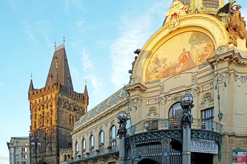 Soubor:Czech-03725 - Municipal House Powder Tower-DJFlickr.jpg