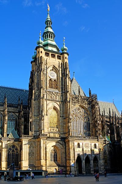 Soubor:Czech-03758-South Side of St. Vitus Cathedral-DJFlickr.jpg