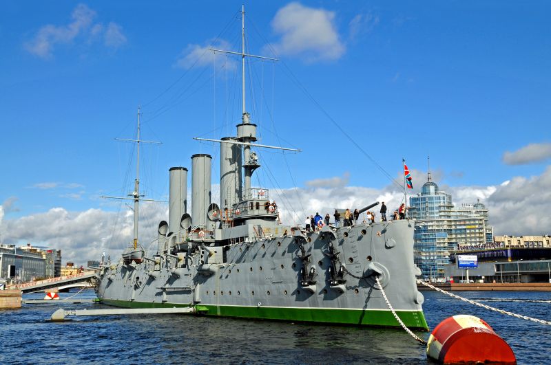 Soubor:Russia-2175-Aurora, a shot that changed the world-DJFlickr.jpg