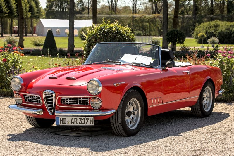 Soubor:Alfa Romeo 2000 Spider Touring (1962) Classic-Gala 2022 1X7A0213.jpg